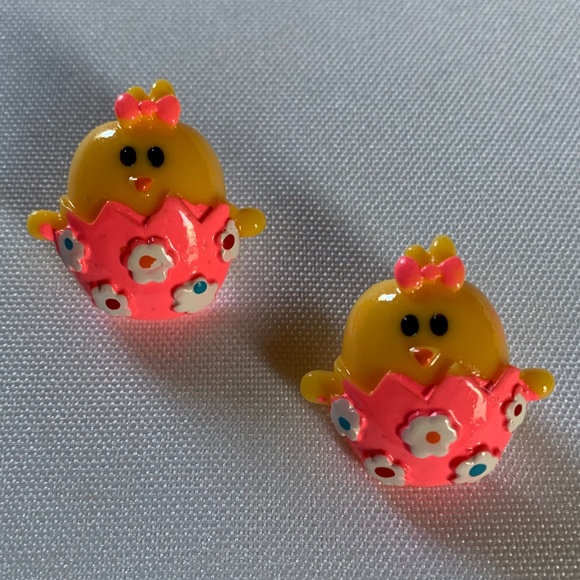 🐝 NWT. Handmade Easter Egg with a Chick Pierced Post Earrings! - Picture 1 of 2